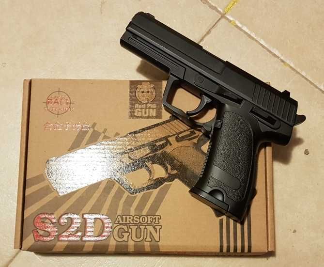 Airsoft metalic,HK USP 600fps.putere mare,bile bonus,in cutie nou!