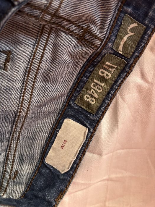 blugi slim fit.