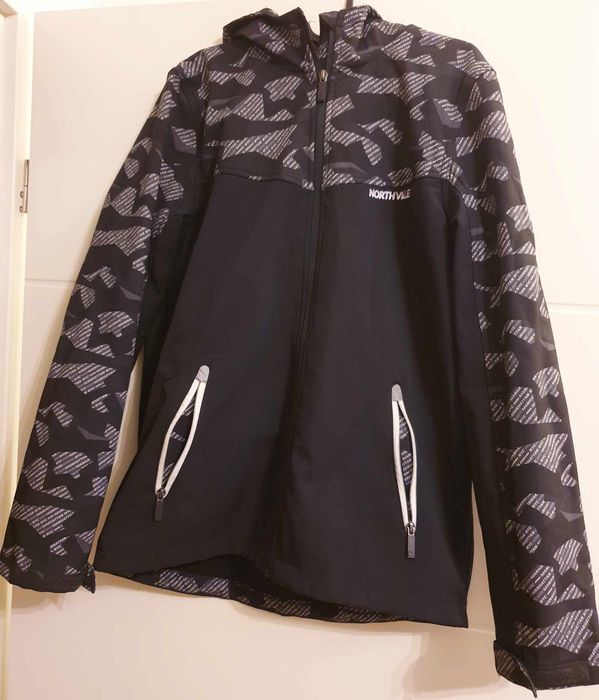 Vând geacă anti vânt / ploaie, cu fleece  interior,