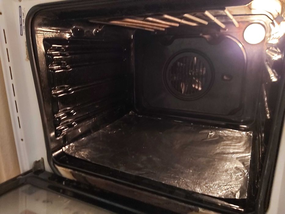 Продавам СПЕШНО фурна за вграждане Ariston