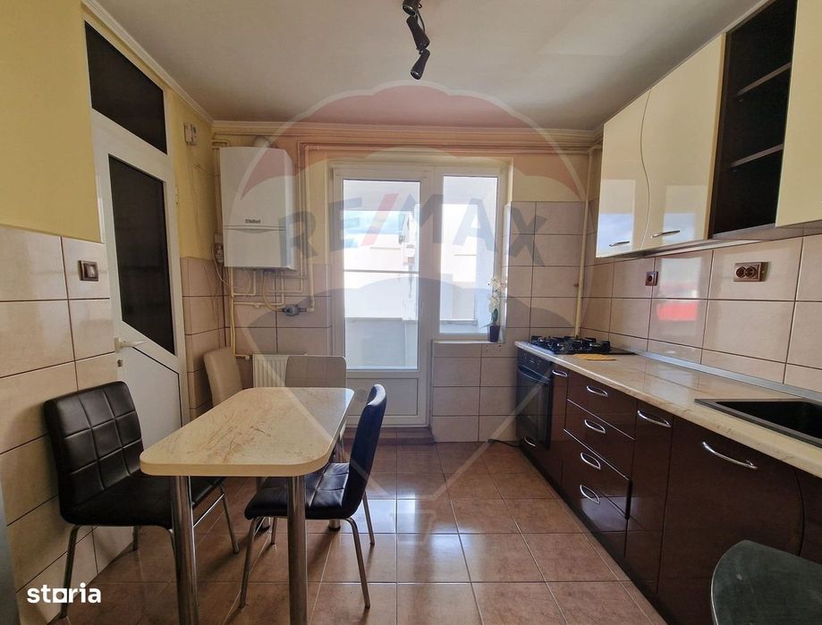 Apartament cu 4 camere de închiriat - Central