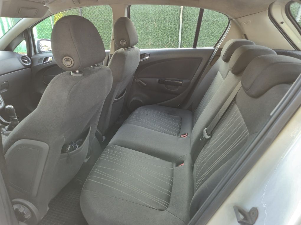 Opel corsa D 2008