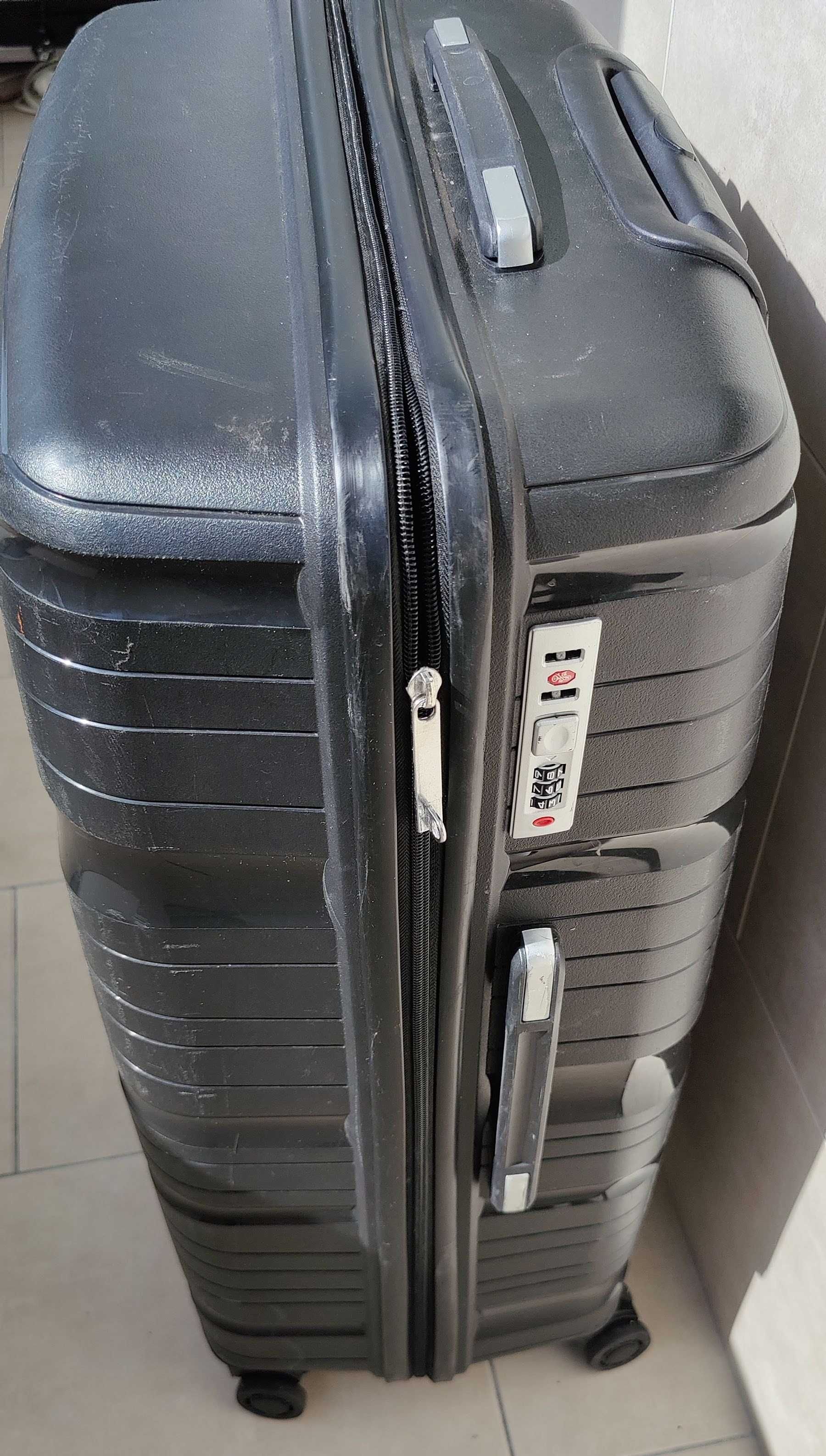 Пътнически твърд куфар среден 67х50х30см