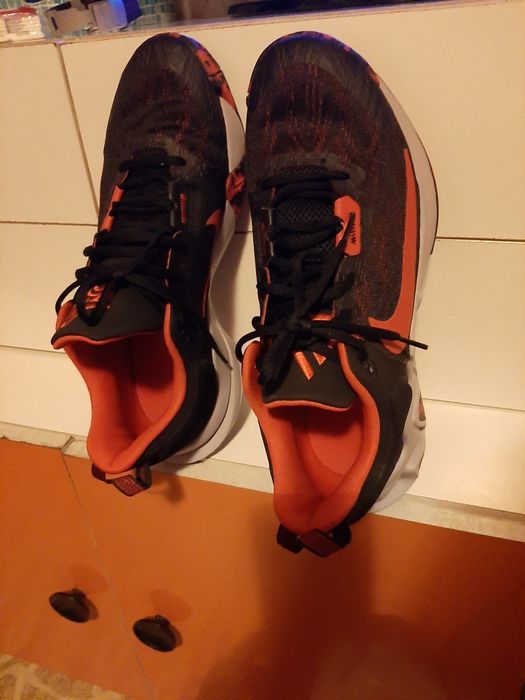 Продавам нови мъжки  маратонки Nike!