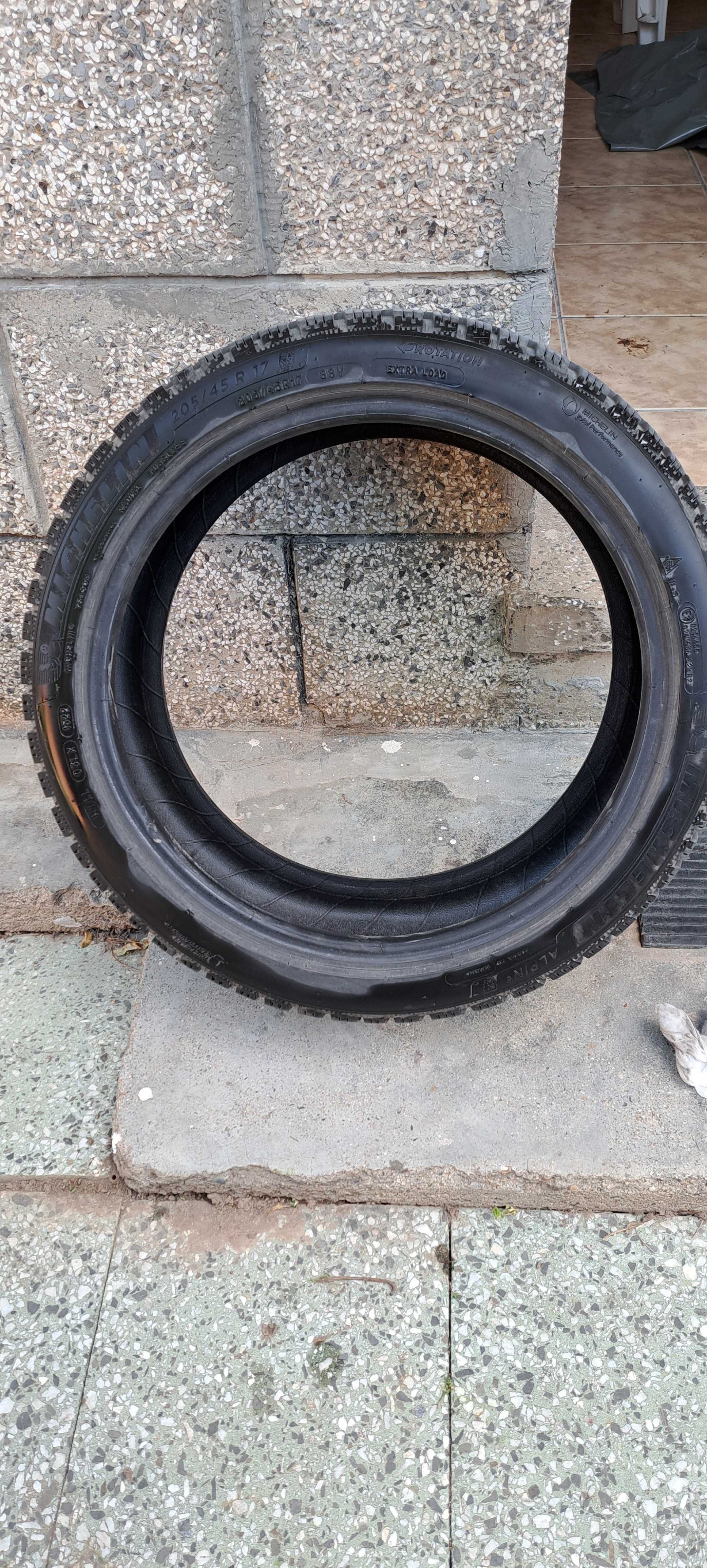 зимни гуми-MICHELIN ALPIN-6-205/45/17/ DOT-1522г./ Като Нови