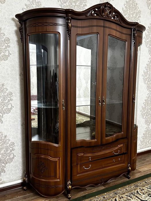 сервант в хорошем состоянии