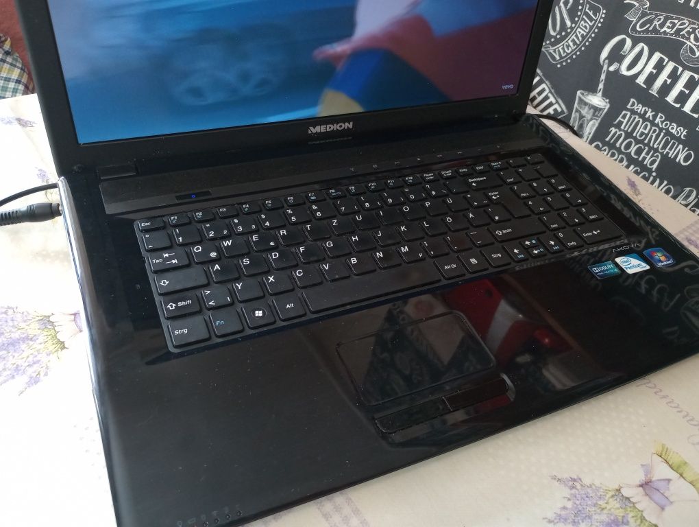 Laptop Medion Akoya, 6 gb,250 gb,display 17,3, HDMI, webcam
