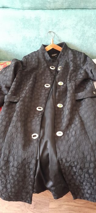 Женские плащ красивые срочно продам