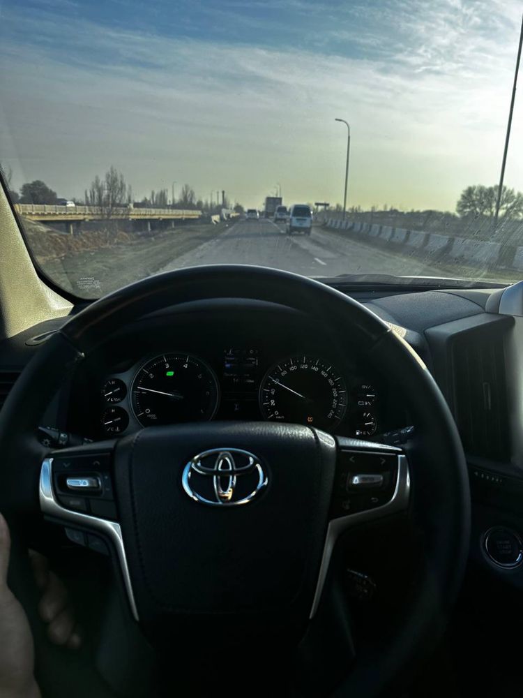 Toyota Land Cruiser 200