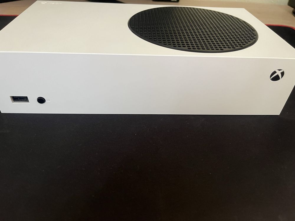 Продавам Xbox Series S