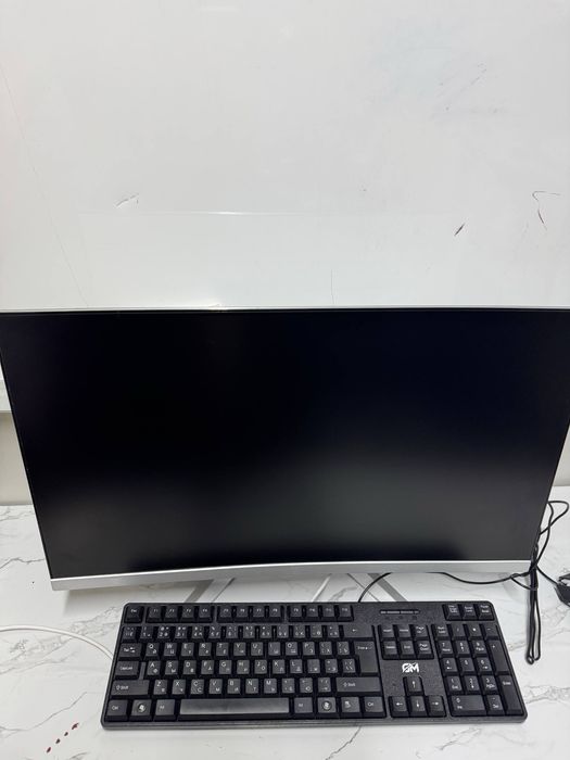 Моноблок Core I 3-8  ОЗУ -8 Gb SSD -256 Gb