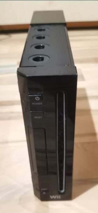 Consola Nintendo Wii fără cabluri și manete
