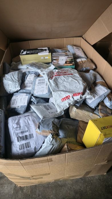 Палета с пратки от европейски куриери.