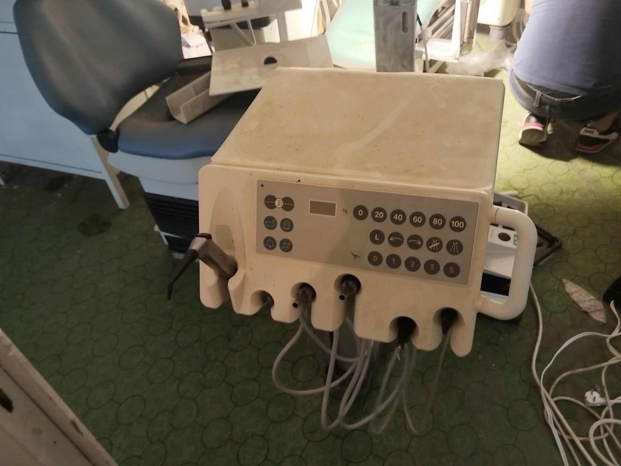 Продавам стари столове Siemens Sirona M1 цели или на части