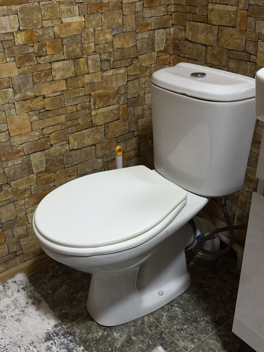 унитаз в хорошем состоянии