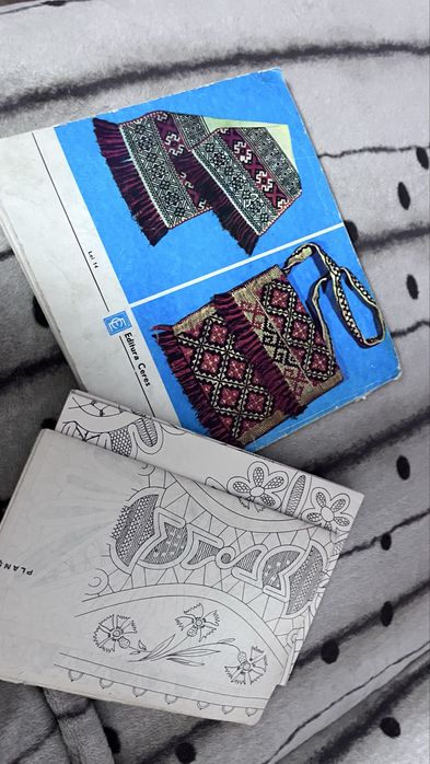 Carte broderie + doua planse