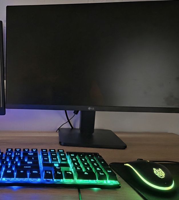 Pc ryzen 5 5600 RTX 2060 +monitor +set tastatura, mouse