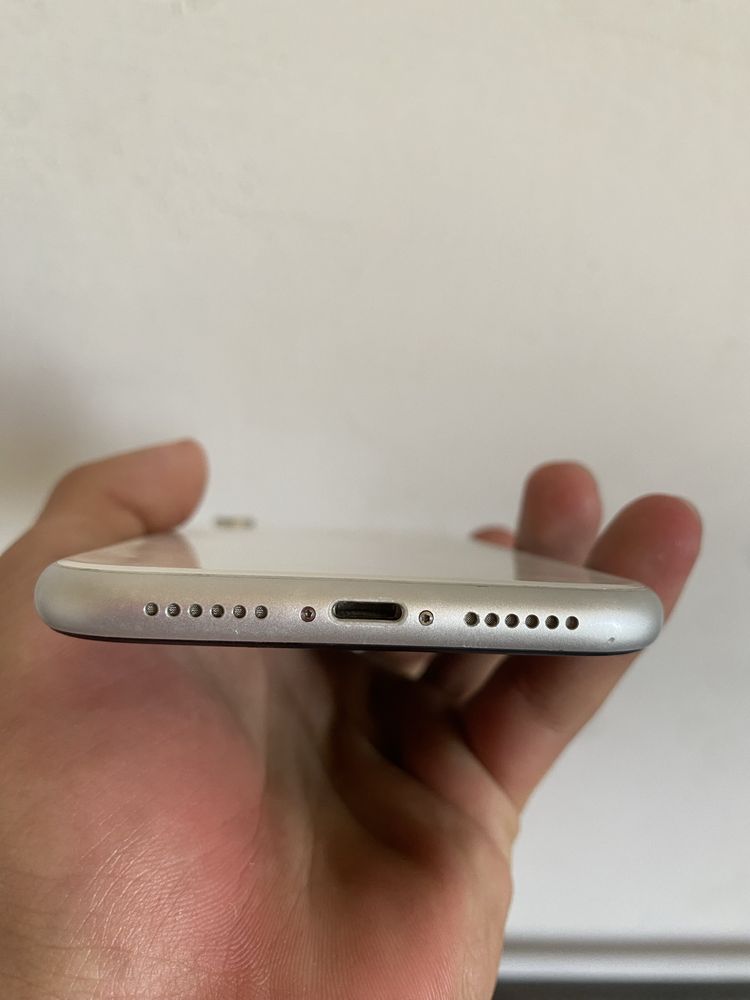 iPhone XR apple.