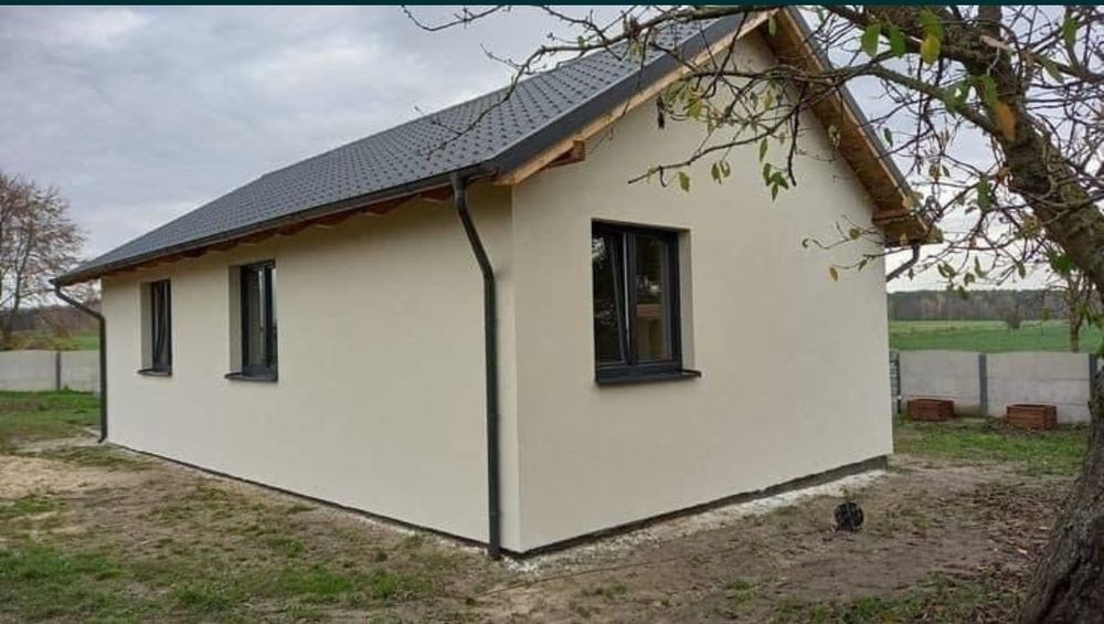 Vând casă pe structură metalică învelită cu panouri sandwich