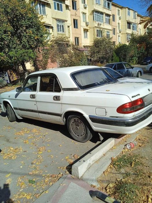 Машина Волга 3110