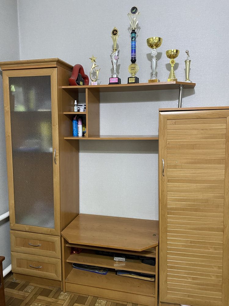 Продам отличную стенку для зала и спальни!