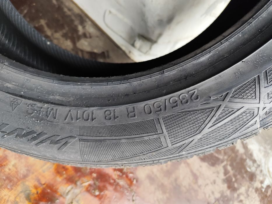 автомобилни гуми vredestein235/50/18 чисто нови