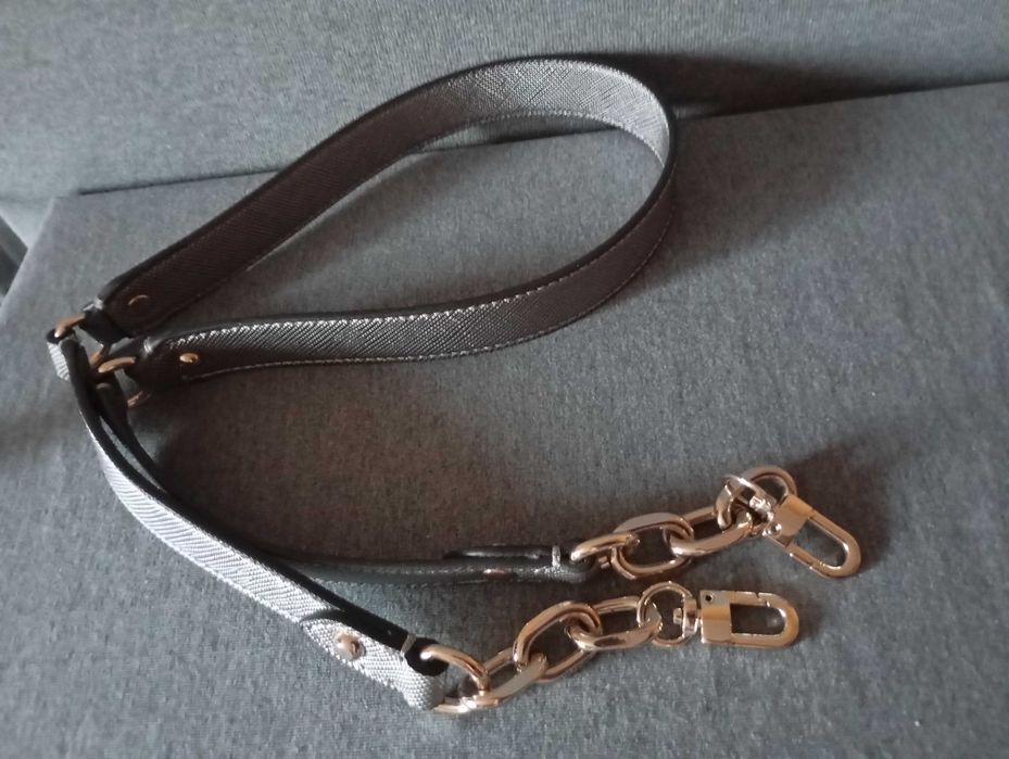 Чанта дамска Guess
в сиво HWEZM9 51220.