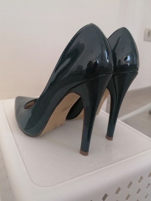 Pantofi stiletto de lac