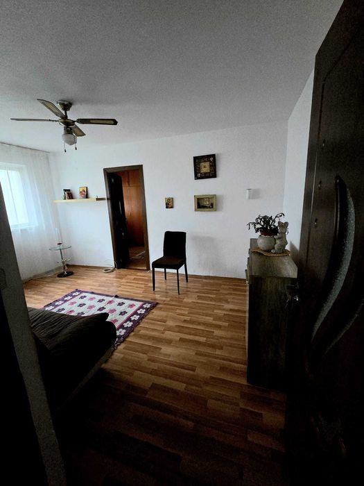Vând apartamet 2 camere, parter, Ploiești – mobilat complet, 46.000 €