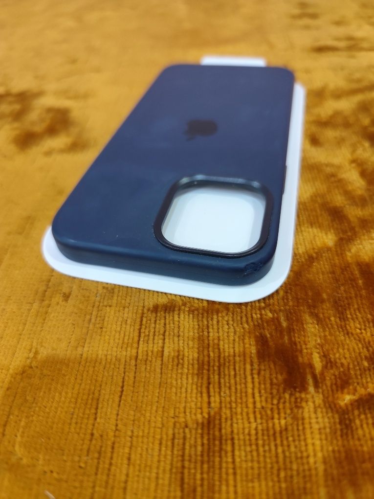 Продавам гръбче за IPHONE 12 Pro max