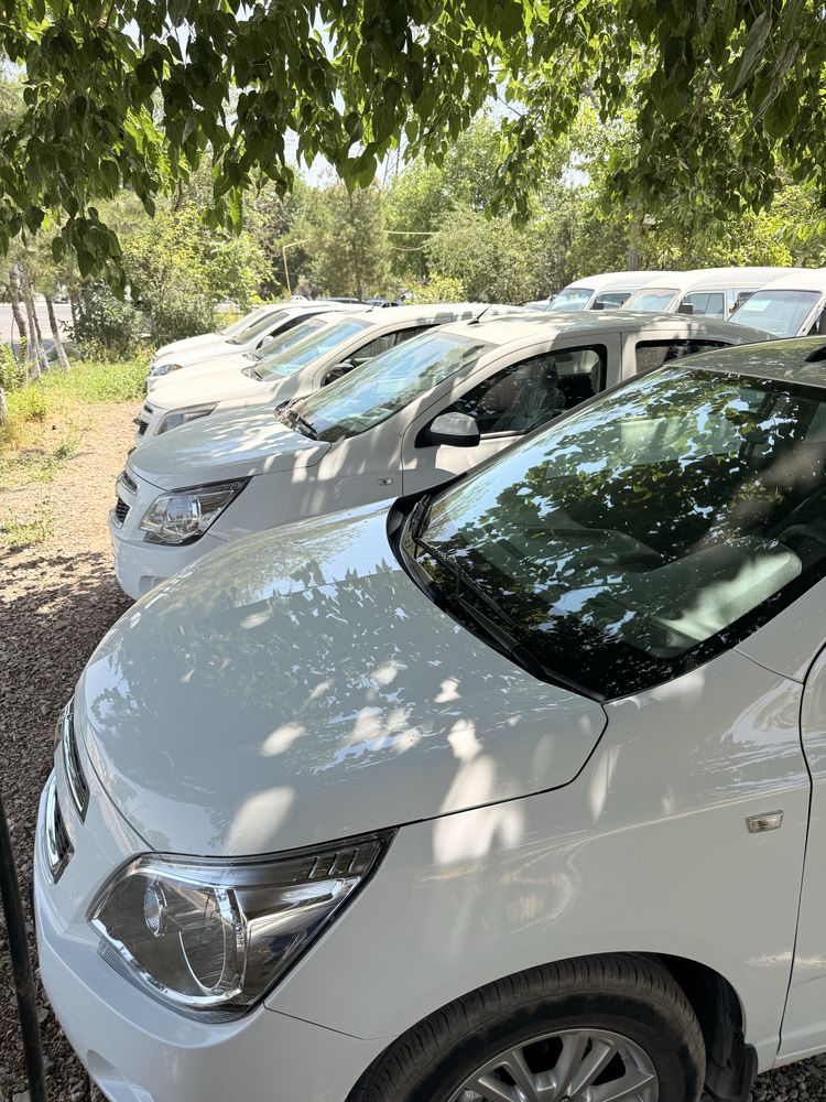 Xar xil shevrolet GM moshinalari bor