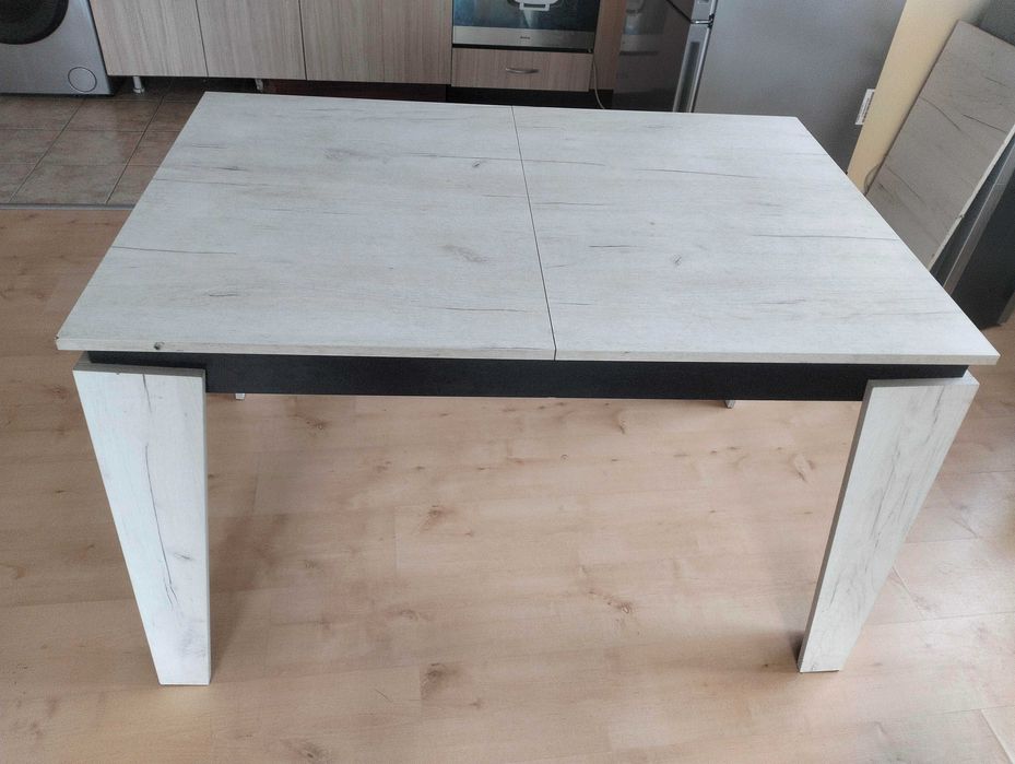 Трапезна маса разтегателна