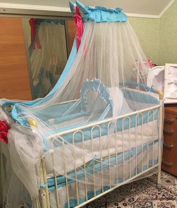 Детский кровать сатылады. В хорошем состоянии. Бағасы 10.000 тг. Ішінд