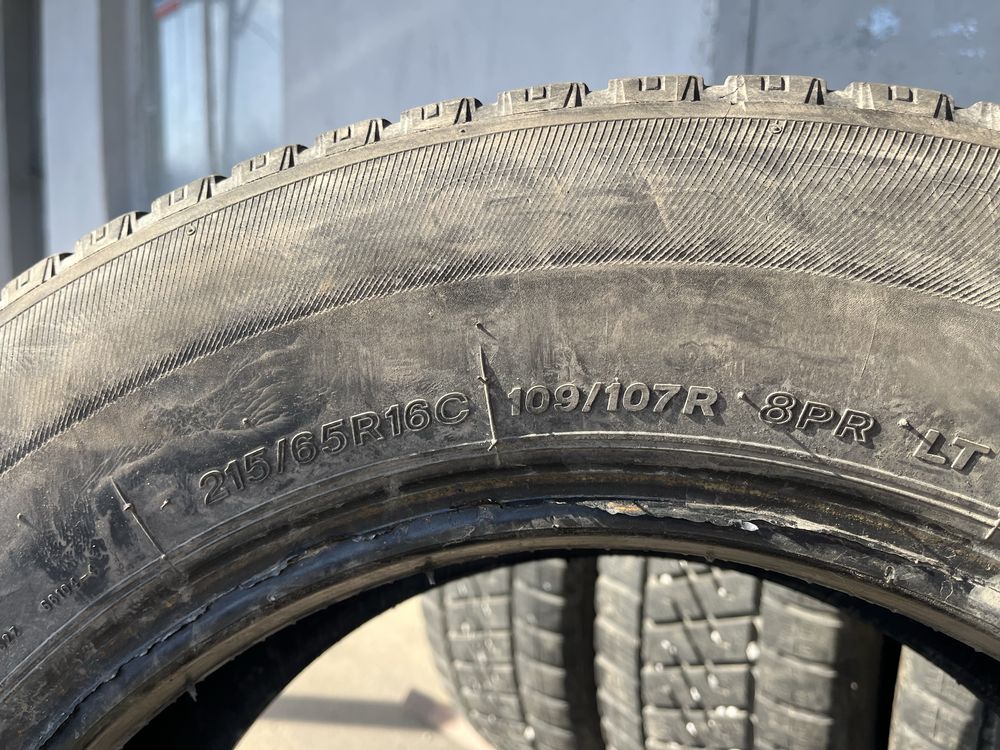 4 бр. гуми за бус 215/65/16C Lassa  DOT 4923 5,5-6 mm