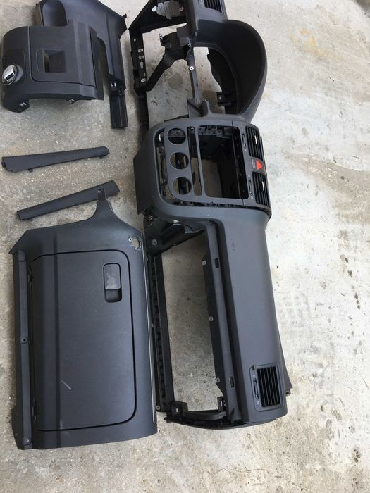 Plansa de bord vw golf 5