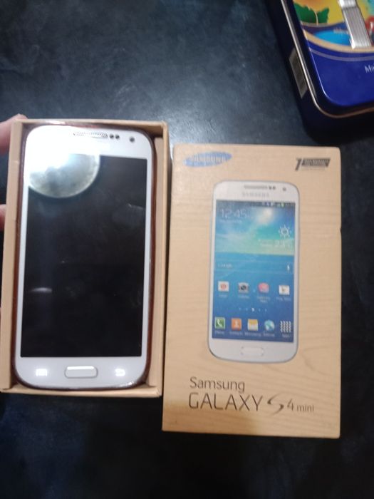 Продам Самсунг с 4 мини