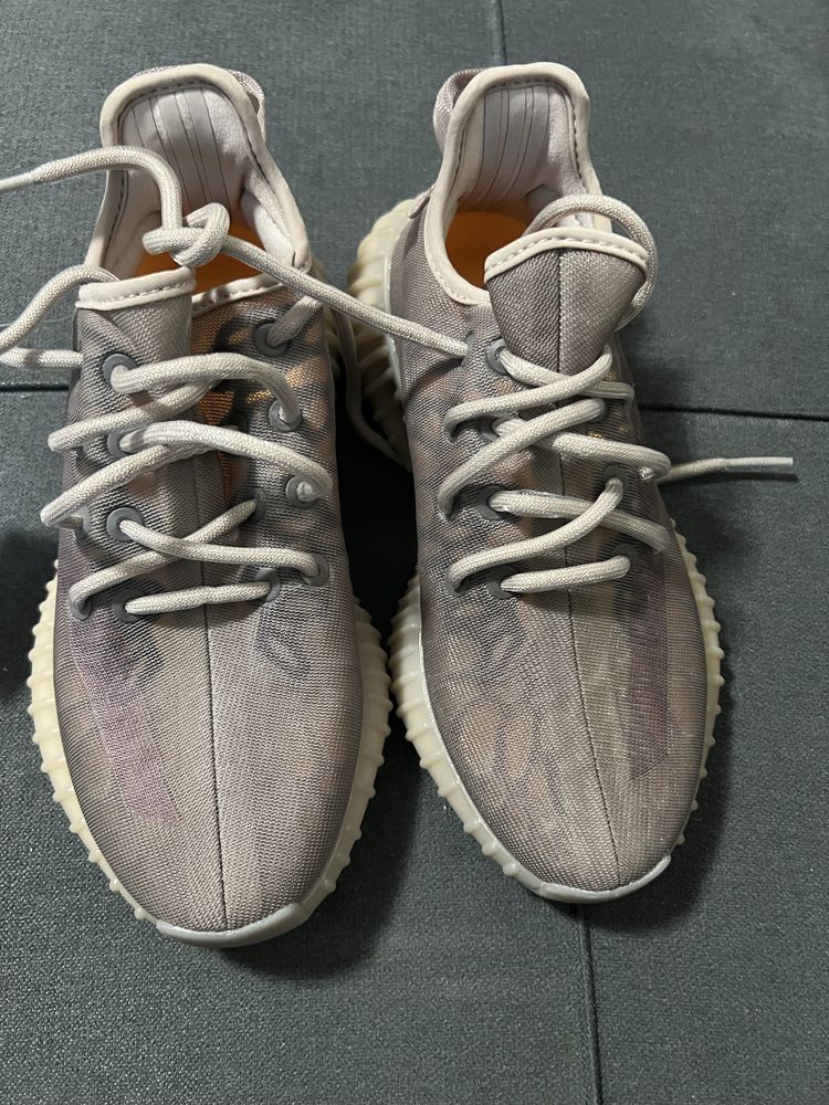YEEZY boost 350 v2