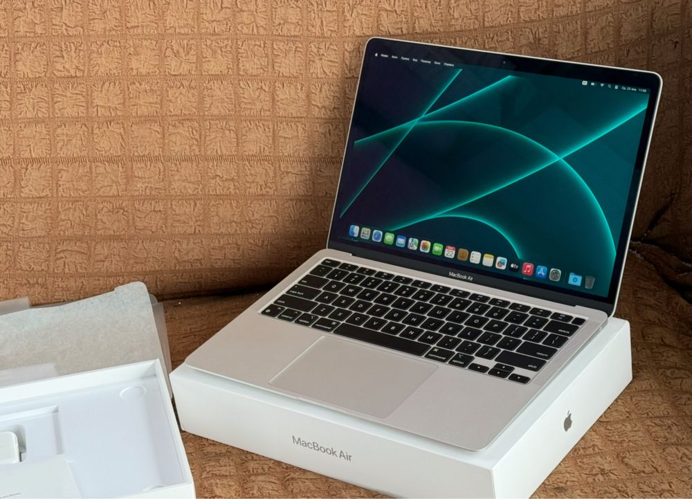 Apple MacBook Air 13.3 M1 2023 EAC Silver/8GB OZU/SSD256GB/идеал