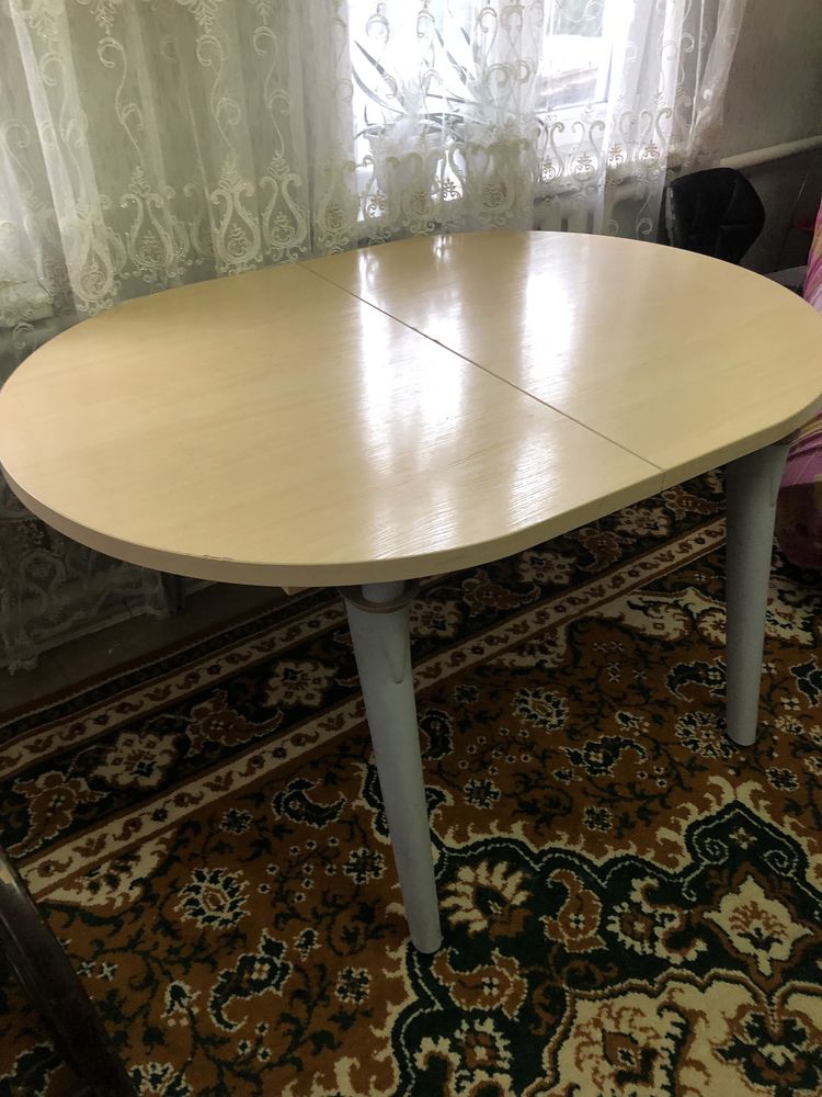 Срочно стол в отличном состояни.