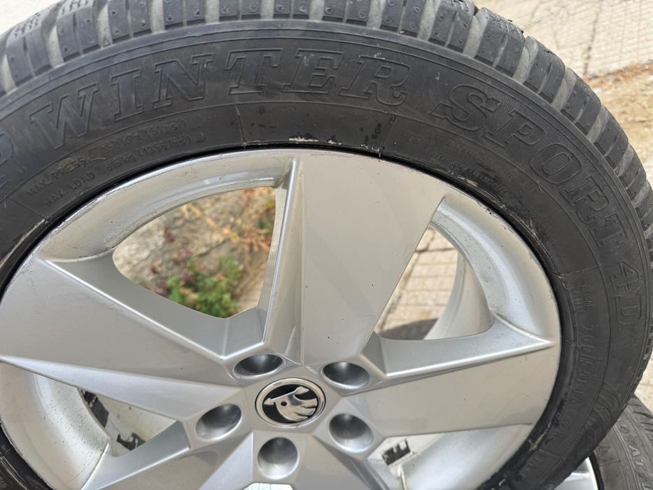 Оригинални 16 цола джанти Skoda 205/55/16 с гуми Dunlop