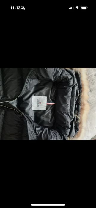 Geacă Moncler măsura 38 cumparată de pe Vinted. Geaca este impecabilă.