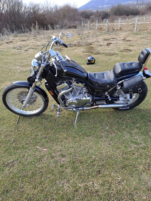 Suzuki vs intuder 750