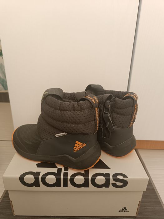 Апрески/боти за момче Adidas, номер 26