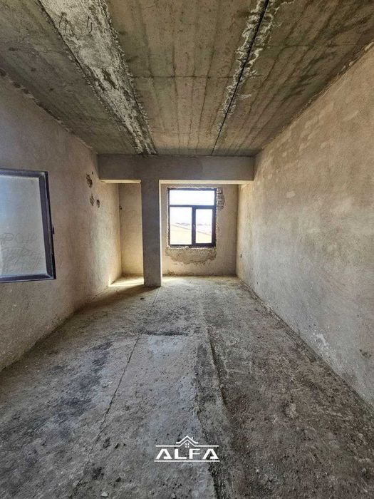 Buxoroda kvartira sotiladi 1 xonali 46m² 3-qavat.