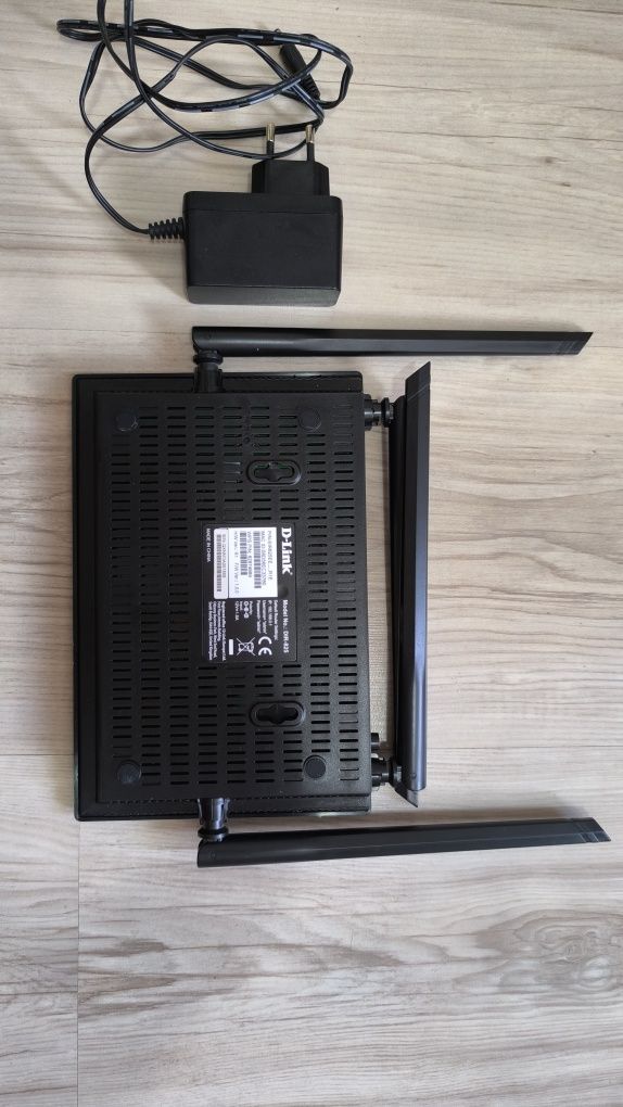 Рутер D-LINK DIR-825