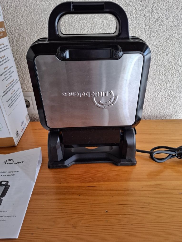 Гофретник въртяща основа LITTLE BALANCE 8805 Flip Waffles1200W,