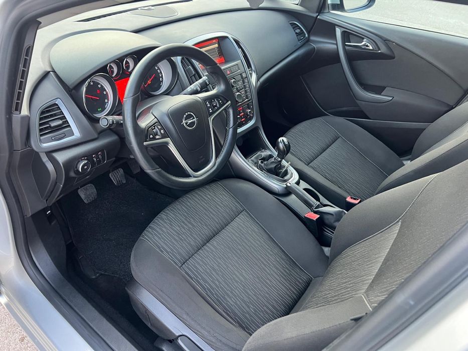 Opel astra 2015 stare impecabila