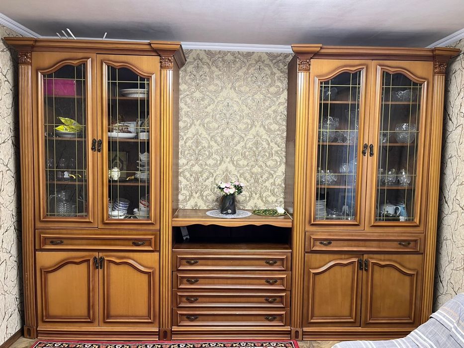 Продам шкаф сервант Мануэлла