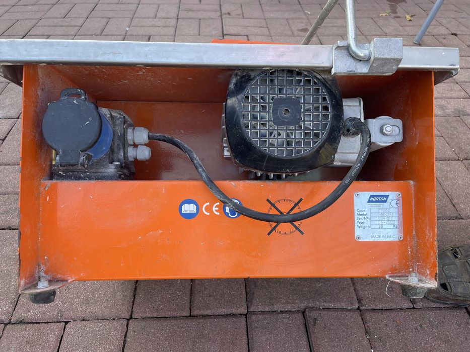 Vand masina electrica de taiat gresie  sau circular pt. lemn.