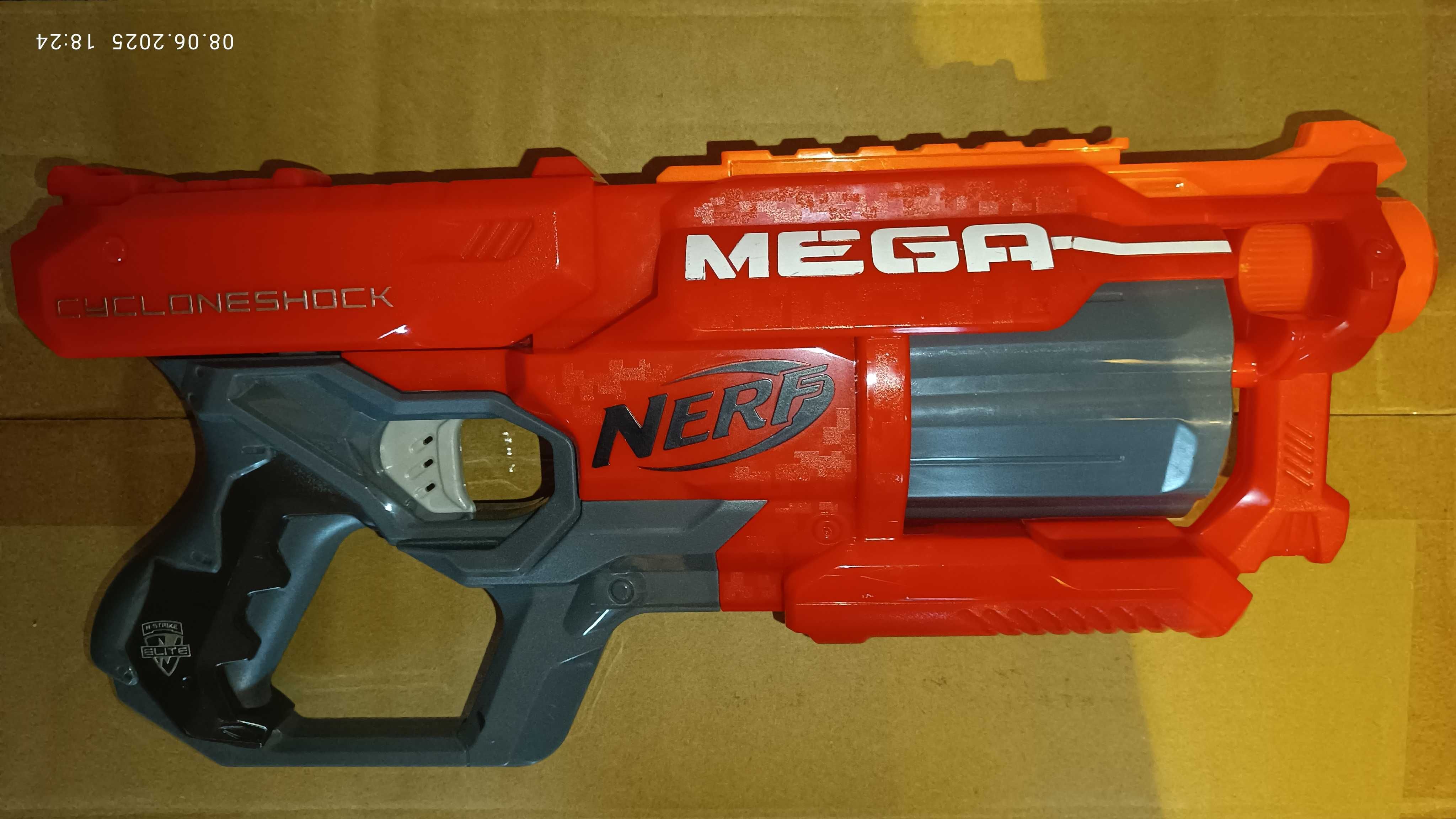 Продавам лот от 7 бр. NERF детски пушки и пистолети.